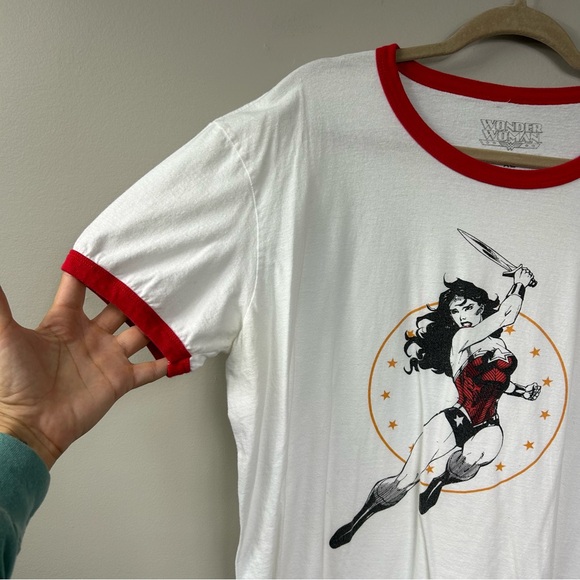 Vintage Wonder Woman t-shirt with a print of Wonder woman Sz XL - Picture 2 of 6